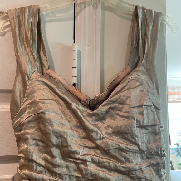 Nicole miller Elegant Gold Evening Gown this dress is stunning 😍🤩 🔥 - Picture 8 of 9